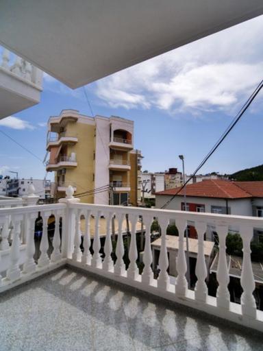Vironas Hotel Himare Exterior foto