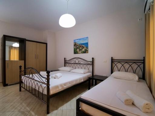 Vironas Hotel Himare Exterior foto