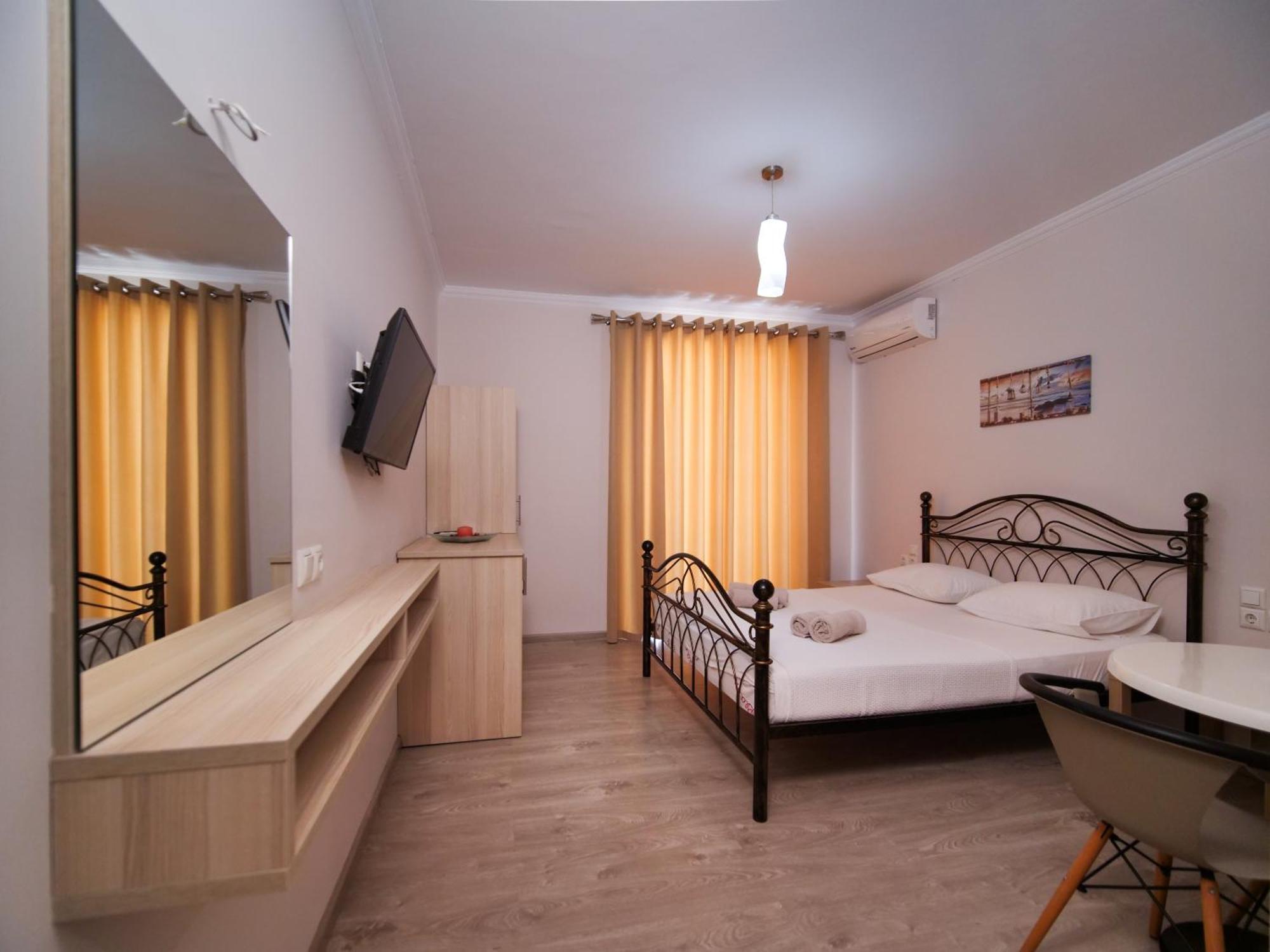 Vironas Hotel Himare Exterior foto
