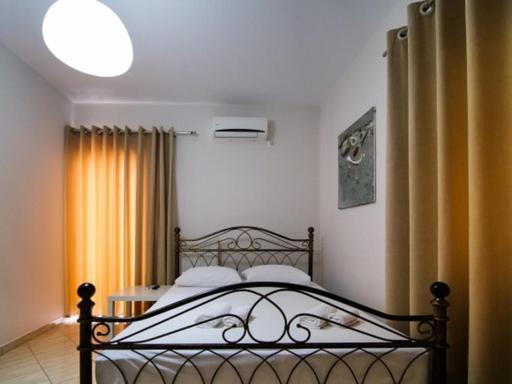 Vironas Hotel Himare Exterior foto